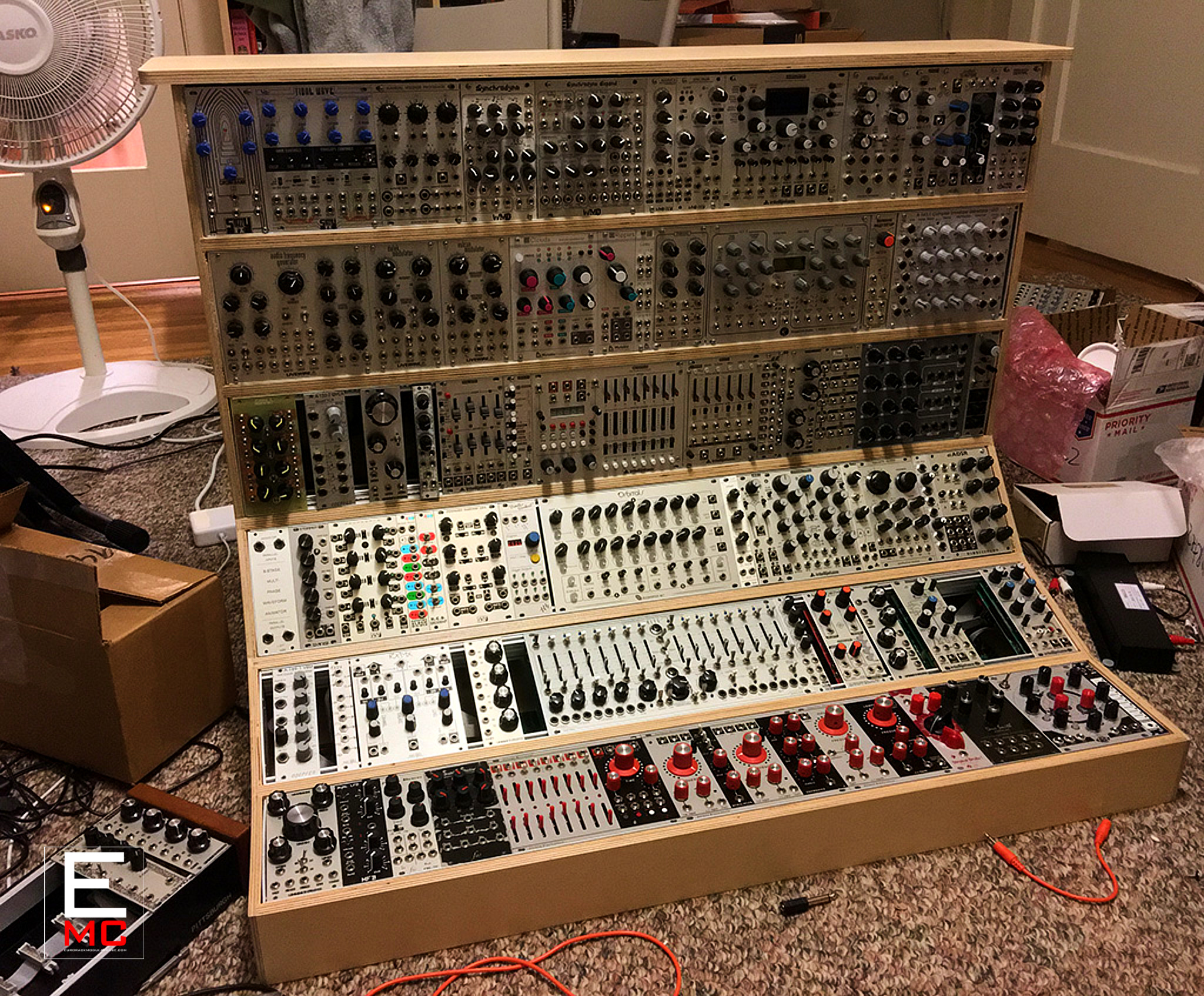 powered eurorack case
