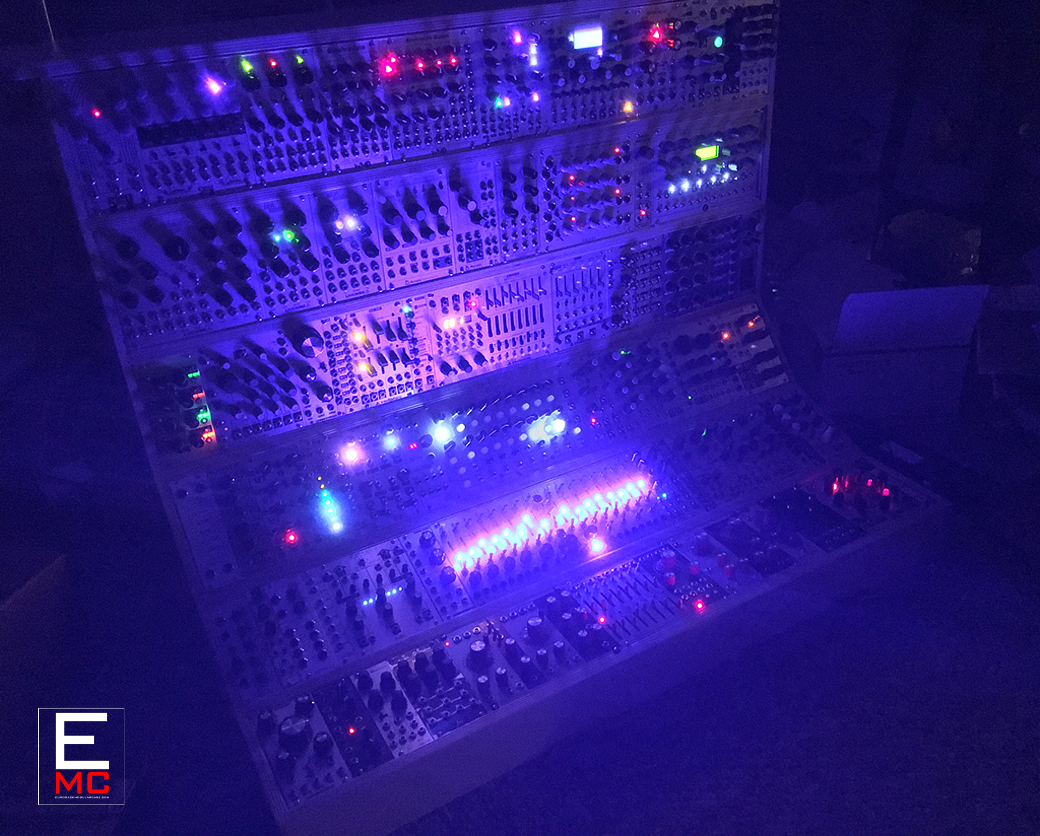 powered eurorack case