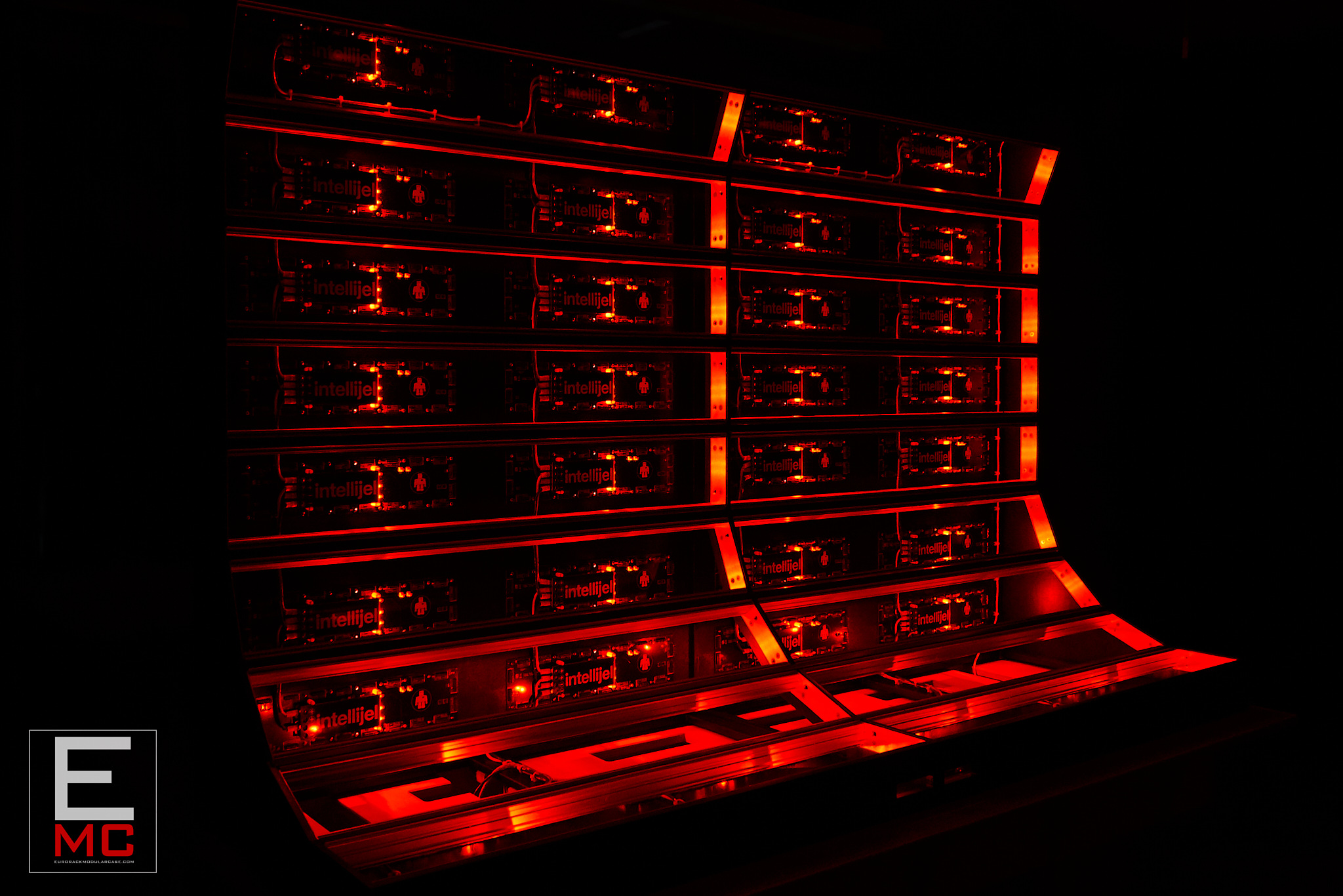 eurorack case 27u black swan | EurorackModularcase.com