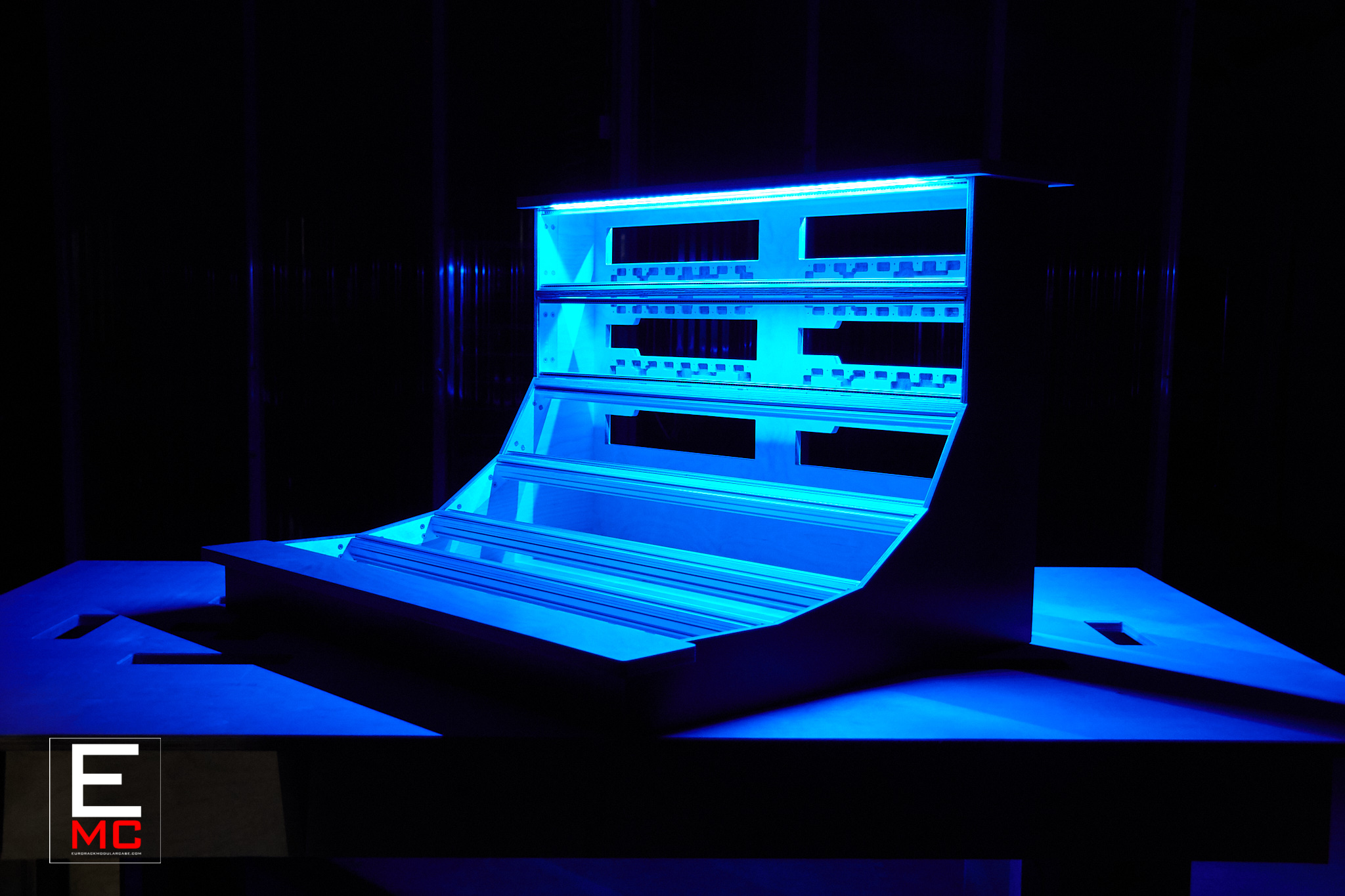 18u the blue eurorack case benn jordan the flashbulb