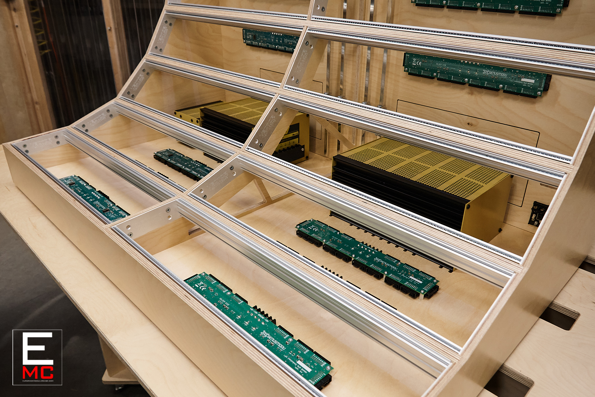 24u eurorack modular case Genus Modu LIBBS