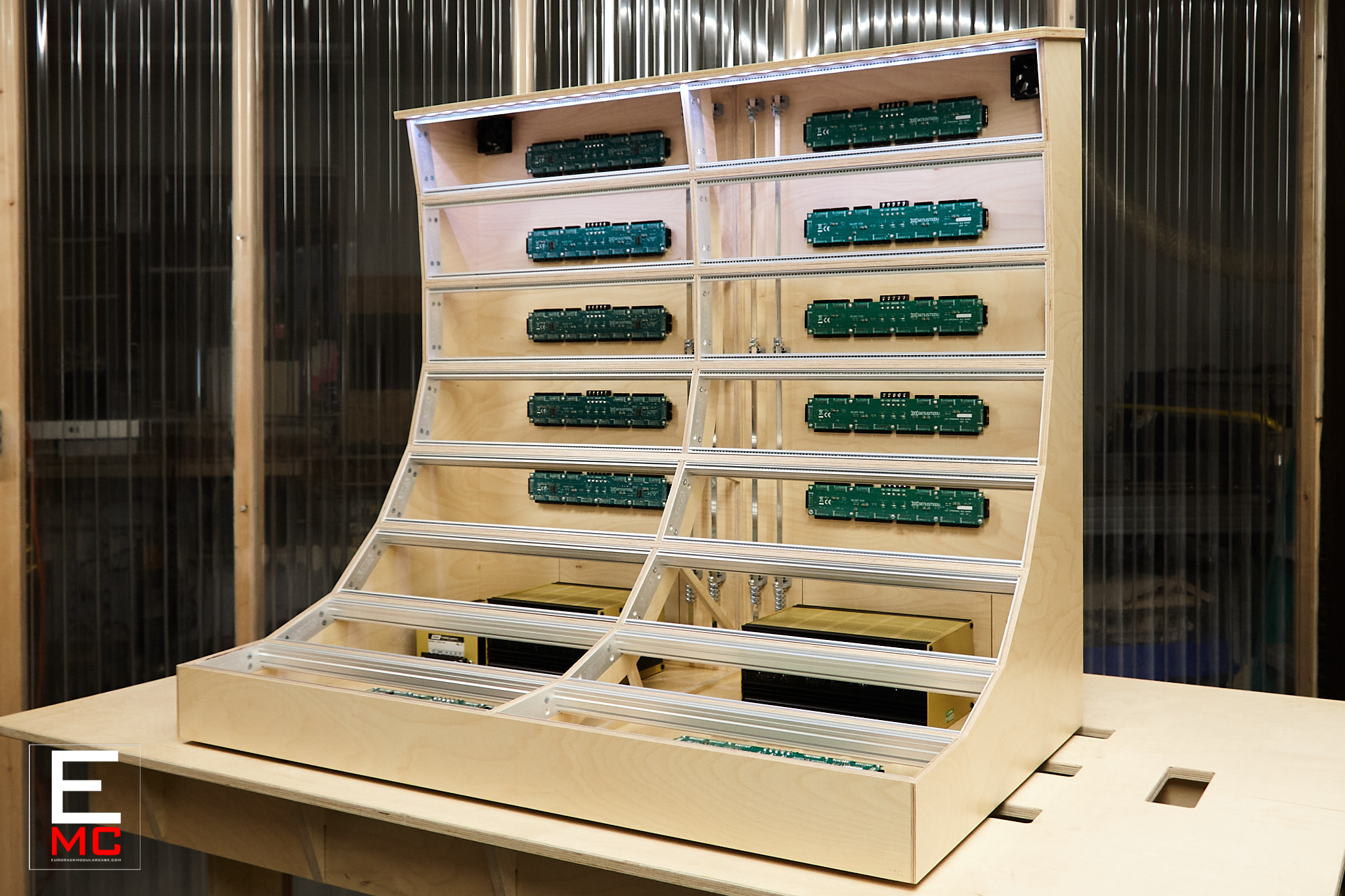 24u eurorack modular case Genus Modu LIBBS